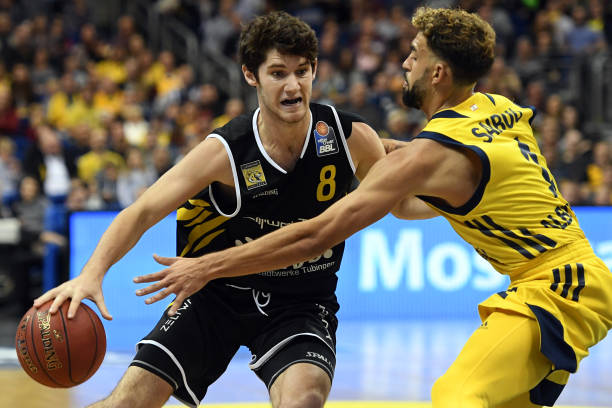 他通过巧妙 他通过巧妙