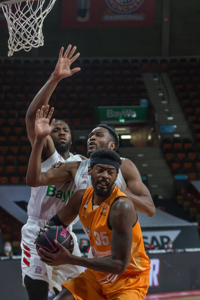 阿尔瓦雷斯 阿尔瓦雷斯