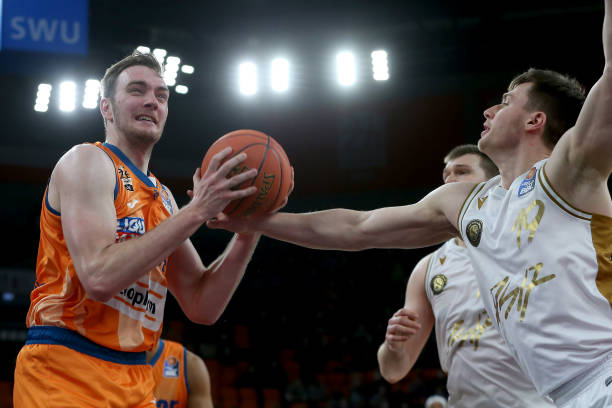 在条件相对 在条件相对